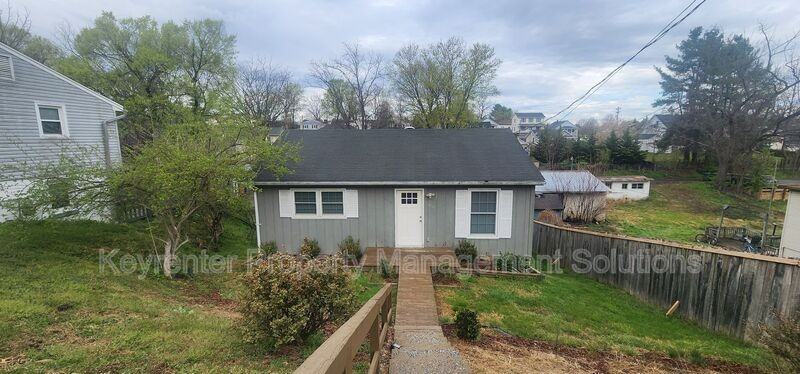 825 Highland Ave - Photo 2 of 27