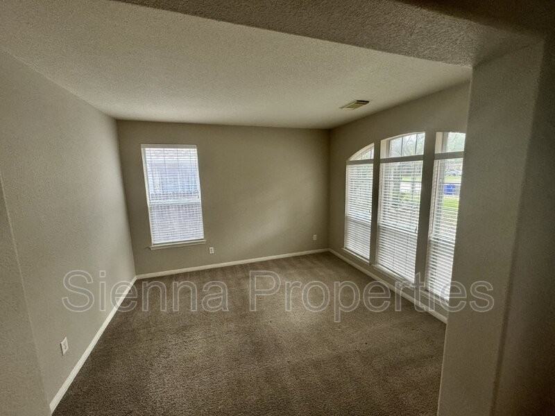 1507 Avery Elissa Ln - Photo 4 of 35