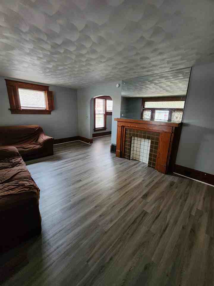 711-713 W 21st St 1st Fl #711 - Photo 2 of 8