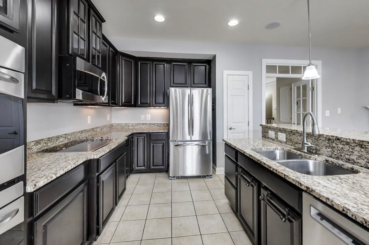 3632 Spring Hollow Ln - Photo 3 of 36