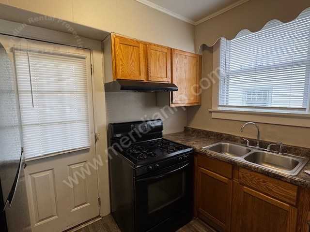 2136 Brooklyn Ave #1 - Photo 5 of 12