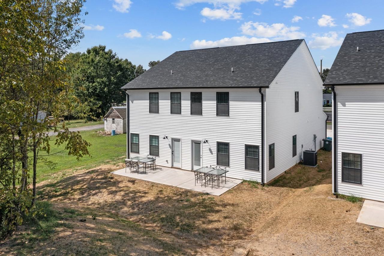 808 Crown Point Dr #1 - Photo 4 of 38