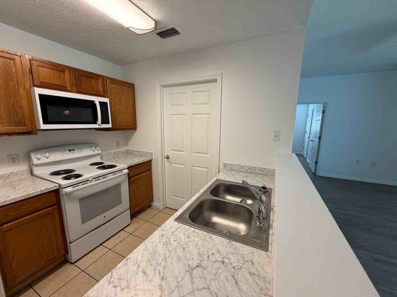 9119 Laird St - Photo 5 of 15