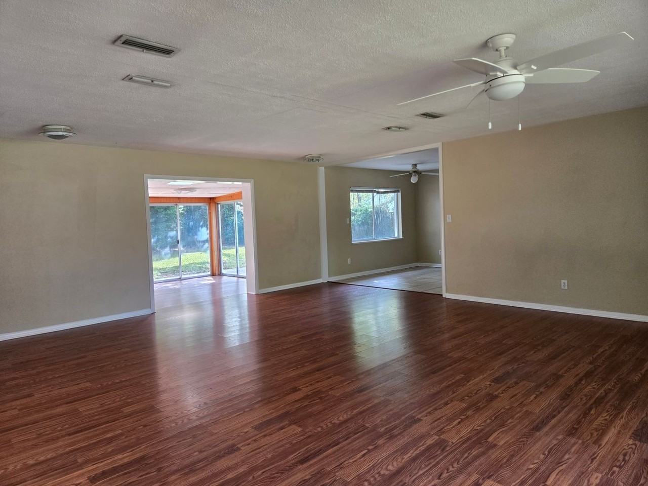 2201 Nw 36th Dr - Photo 2 of 30