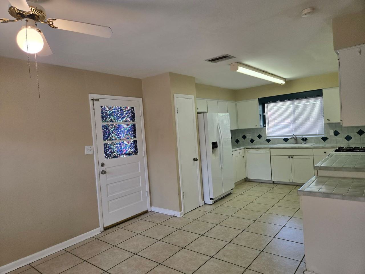 2201 Nw 36th Dr - Photo 7 of 30