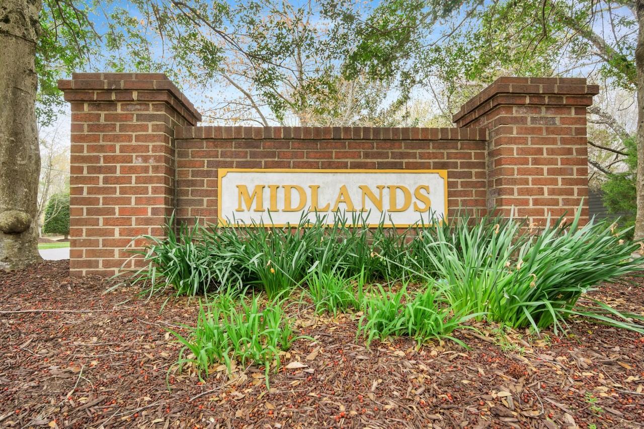 3859 Staffordshire Ln - Photo 2 of 26