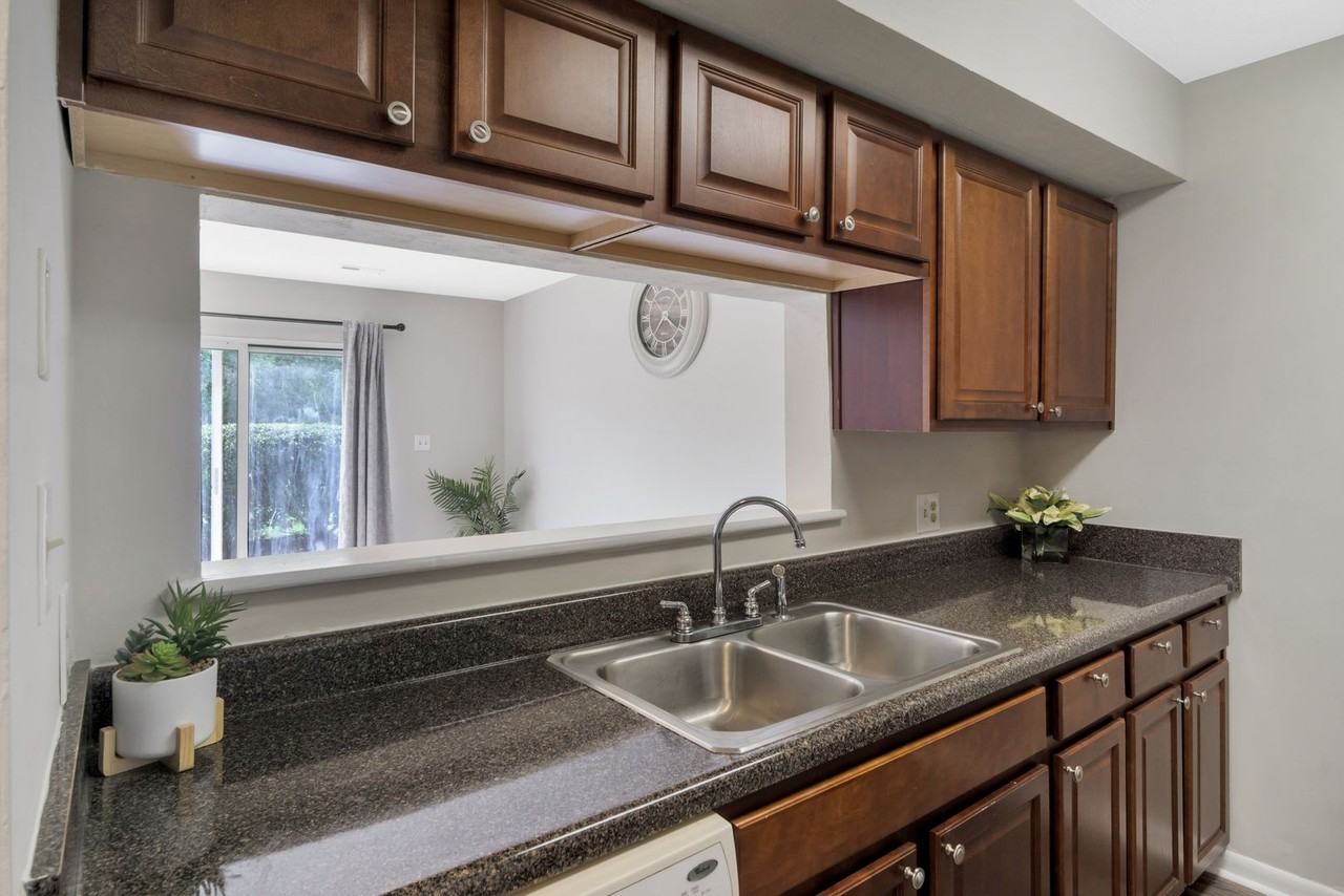 3859 Staffordshire Ln - Photo 6 of 26