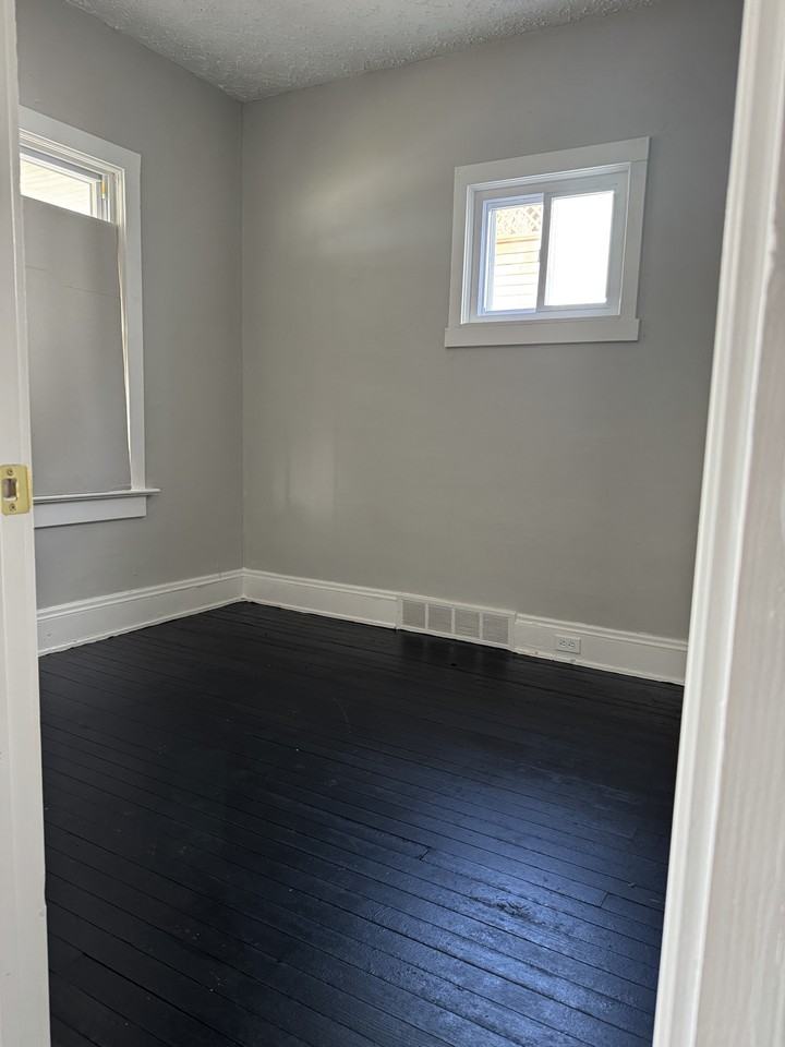 2927 E 126th St #1 - Photo 5 of 6