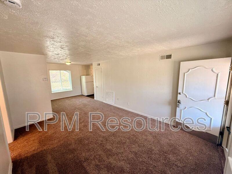 4416 Nw 44th St - Photo 4 of 18