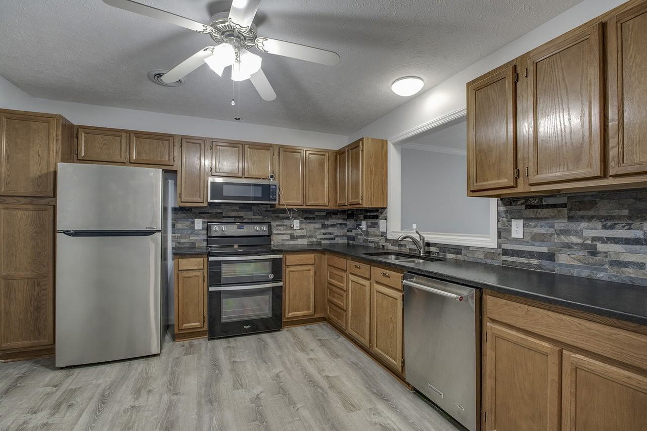 103 Pinewood Dr #1 - Photo 3 of 22