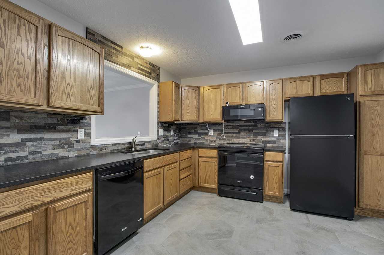 101 Pinewood Dr #1 - Photo 3 of 22