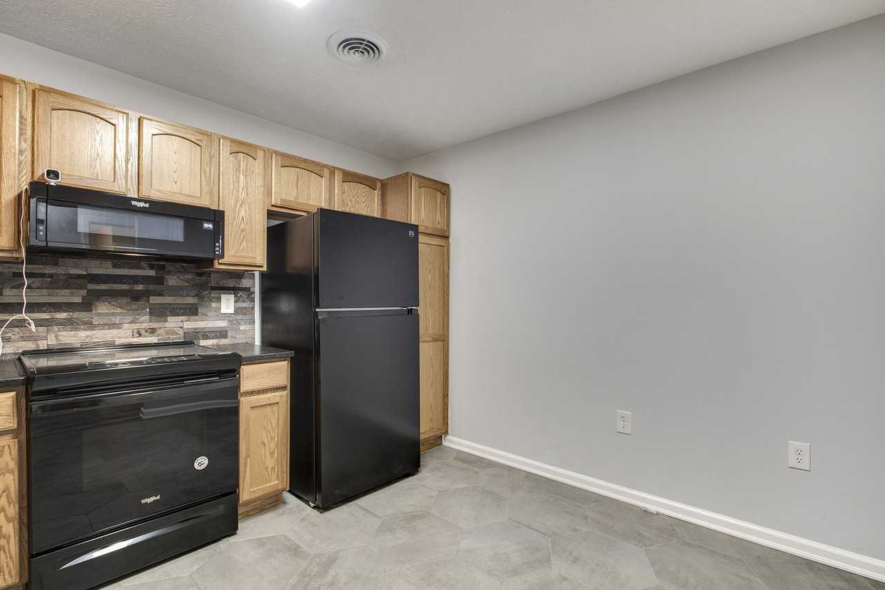 101 Pinewood Dr #1 - Photo 4 of 22