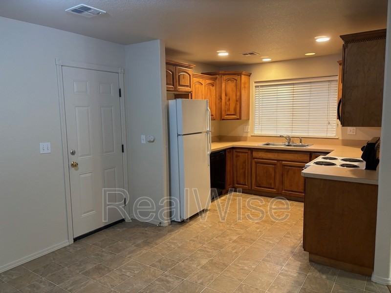 175 Barron Ct - Photo 2 of 16