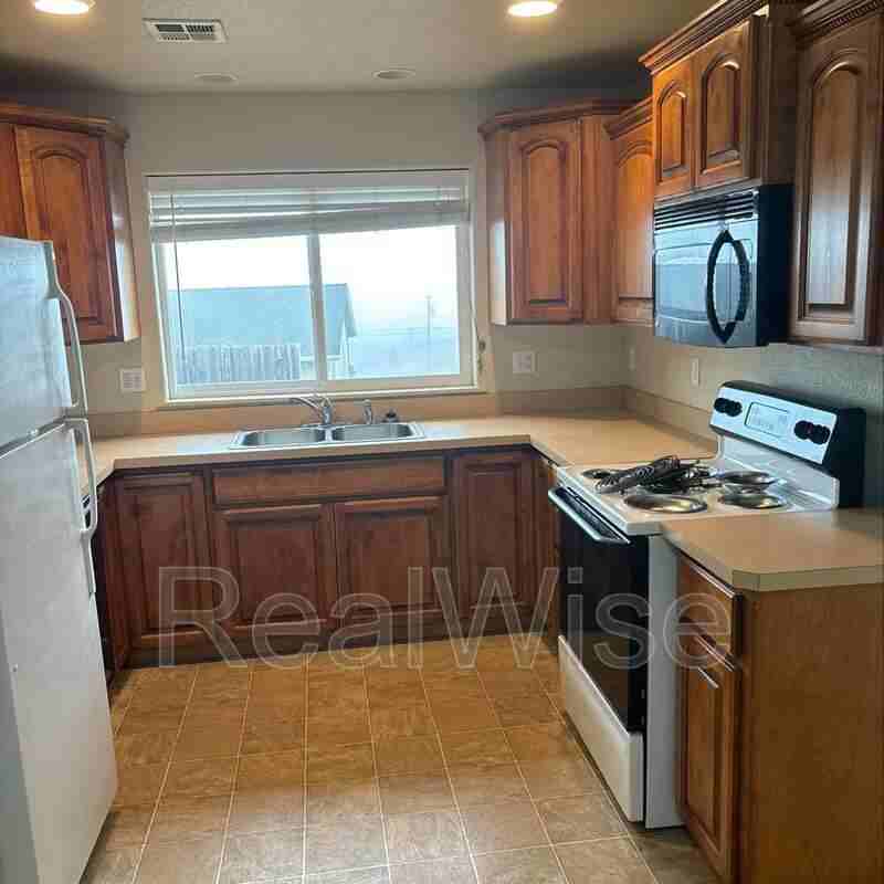 175 Barron Ct - Photo 3 of 16