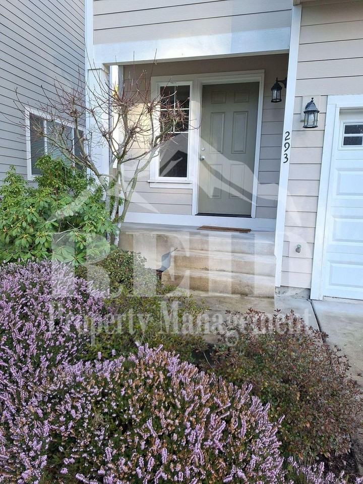 293 Ne Miramar Cir - Photo 3 of 50
