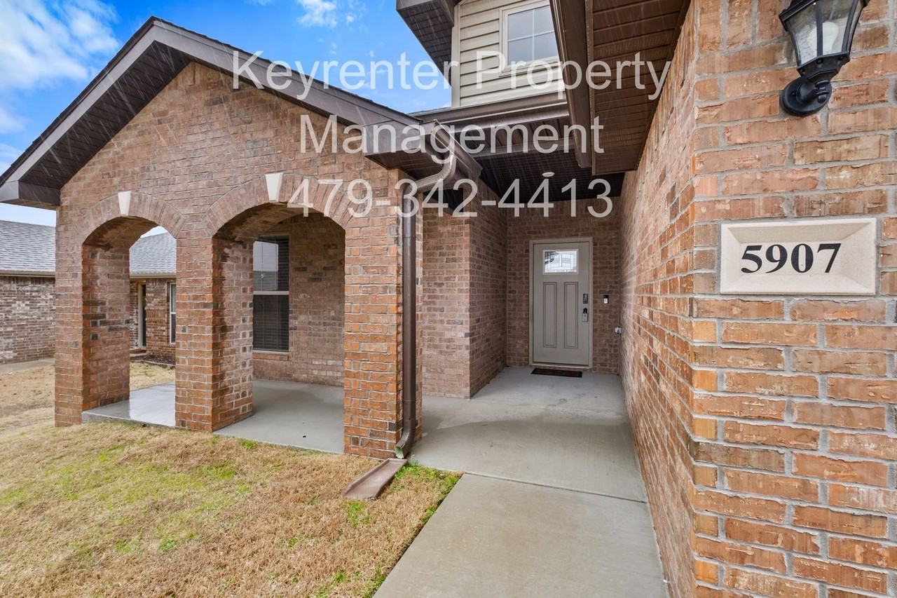 5907 Nw Hancock St - Photo 4 of 28