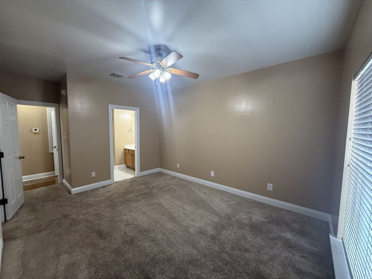 301 Penny Ln - Photo 5 of 10