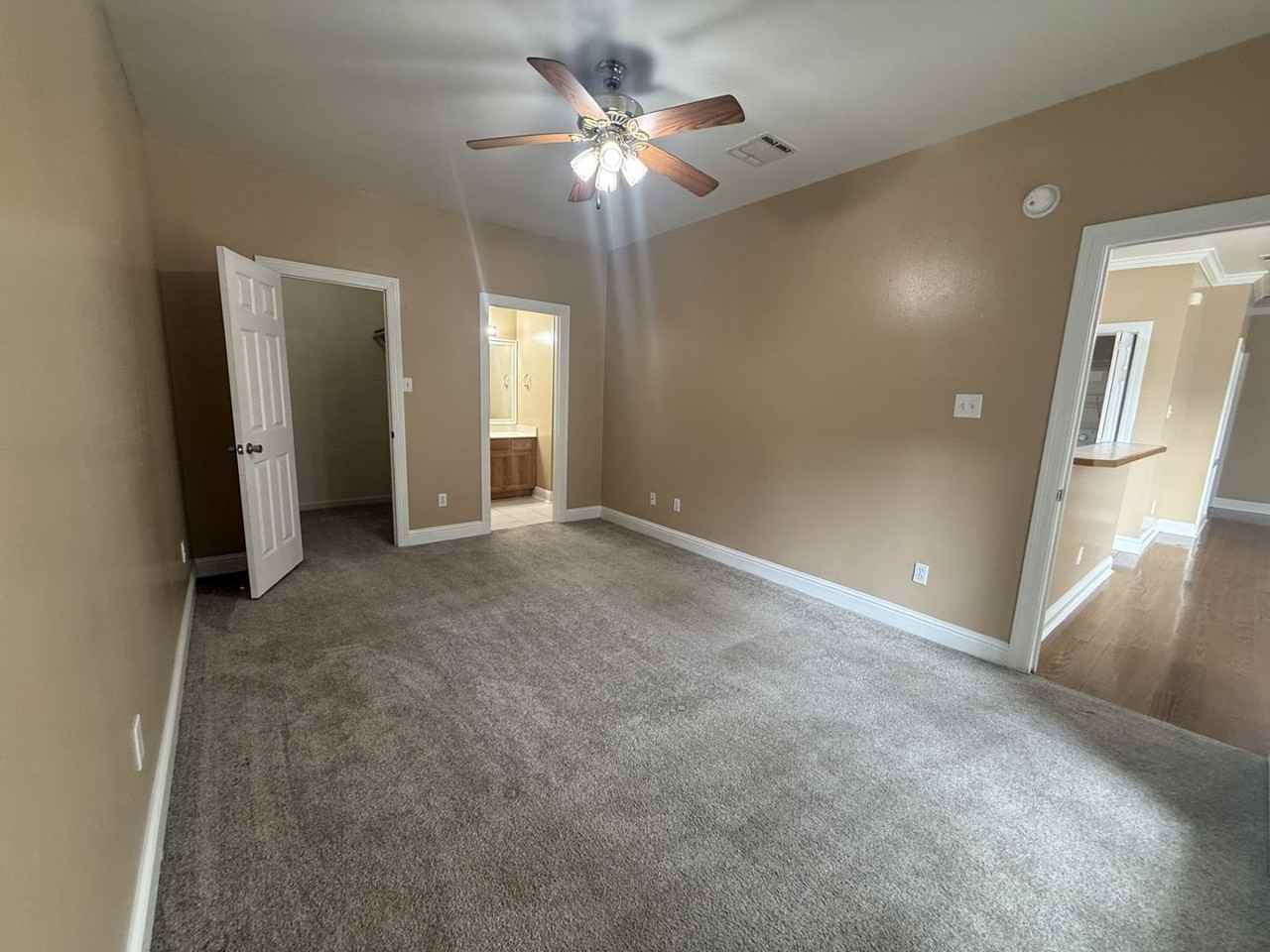 301 Penny Ln - Photo 7 of 10