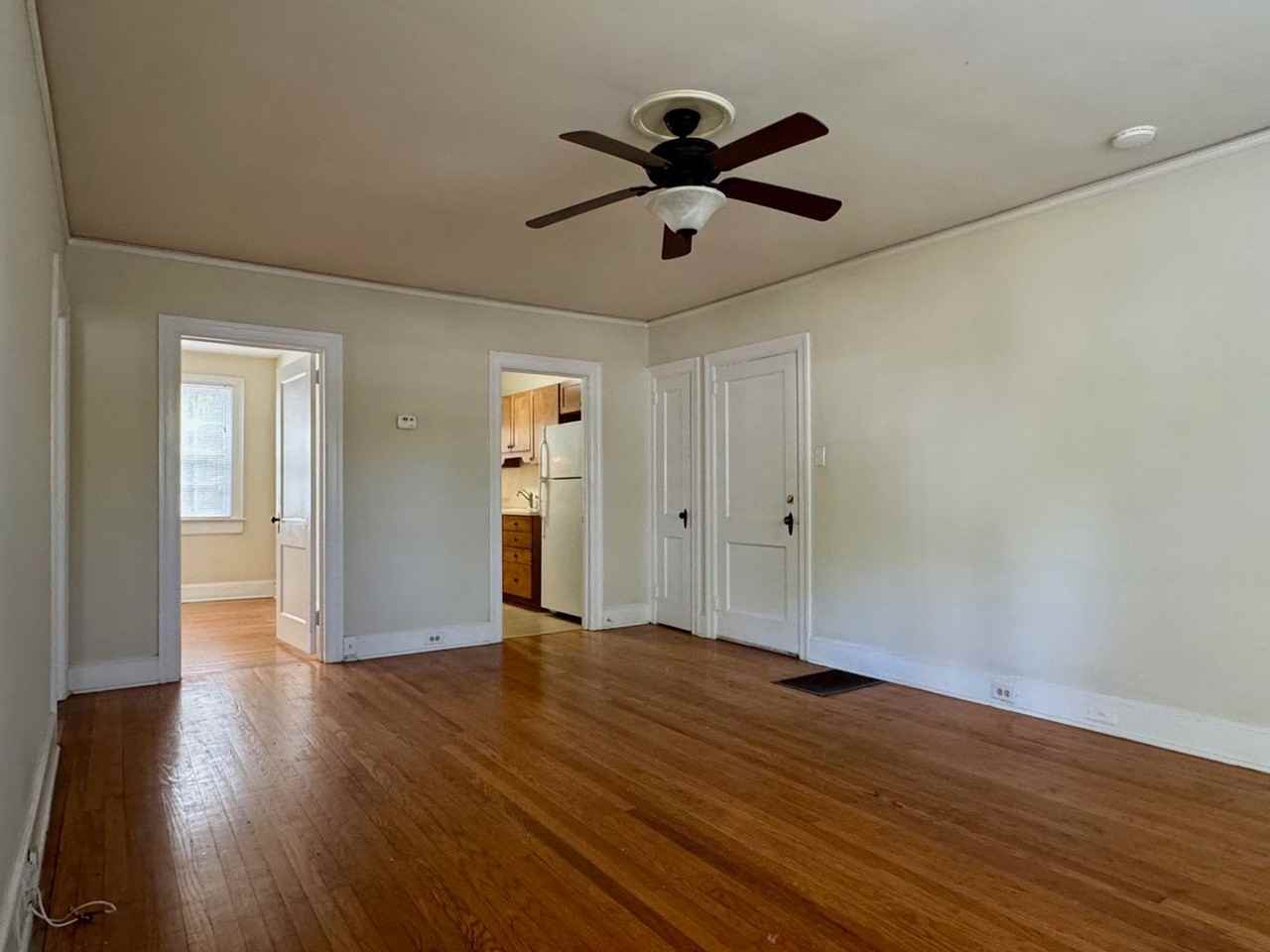 300 Horne St #4 - Photo 2 of 8