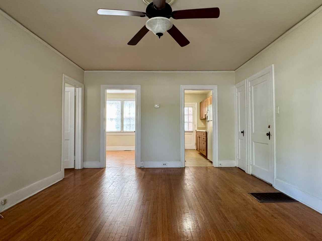 300 Horne St #4 - Photo 3 of 8