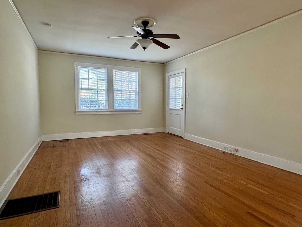 300 Horne St #4 - Photo 4 of 8