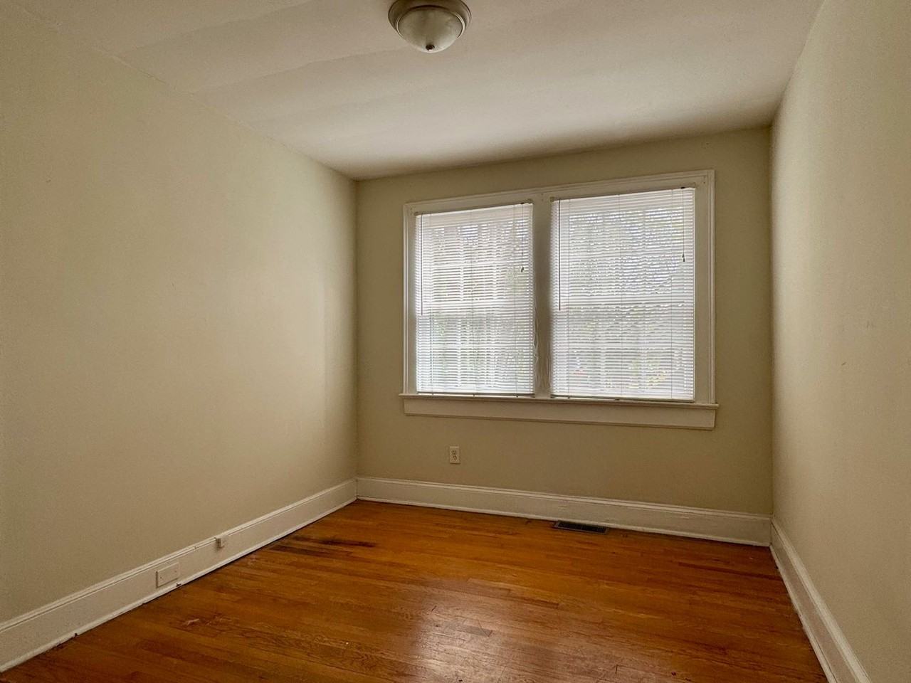 300 Horne St #4 - Photo 6 of 8