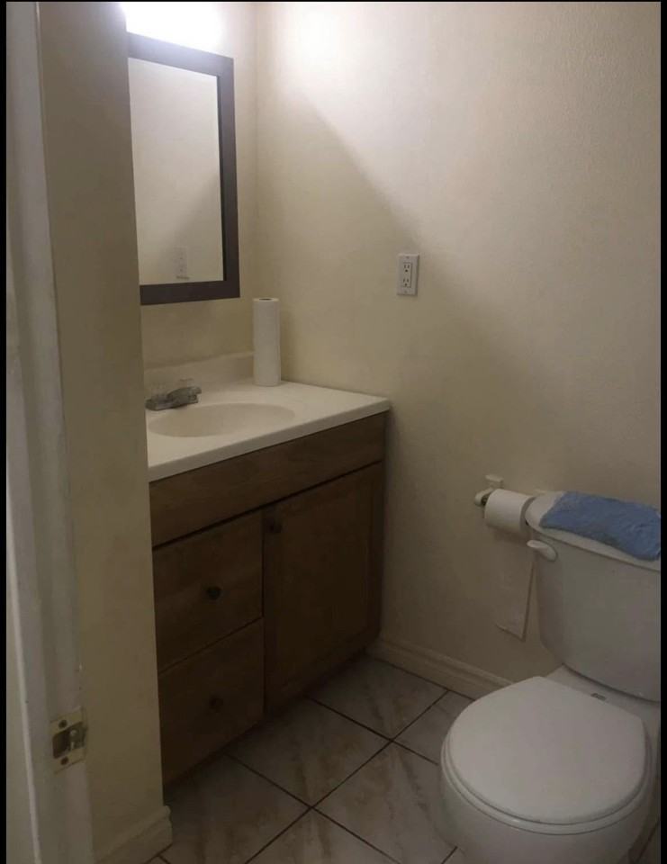 203 Deepsprings Cres - Photo 4 of 11