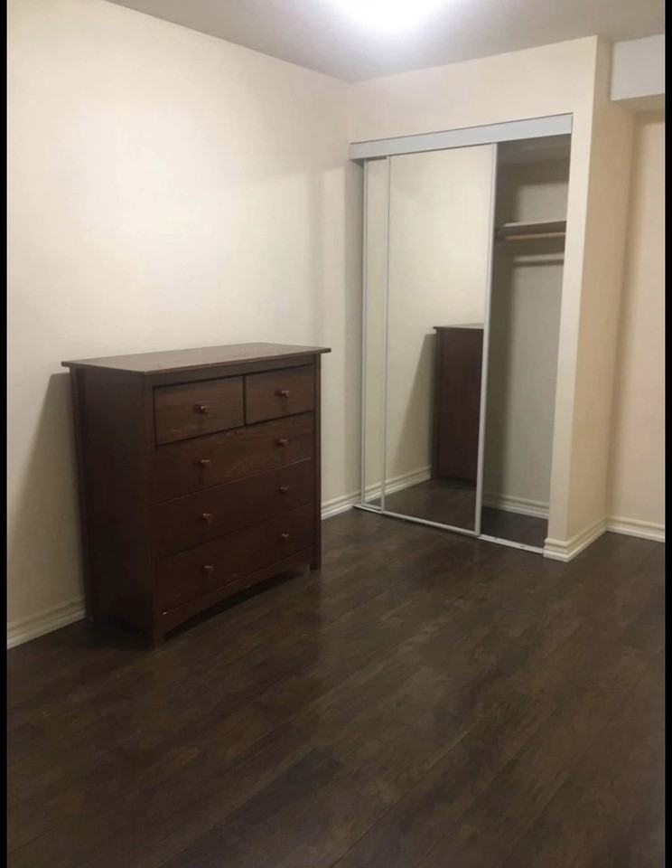 203 Deepsprings Cres - Photo 5 of 11