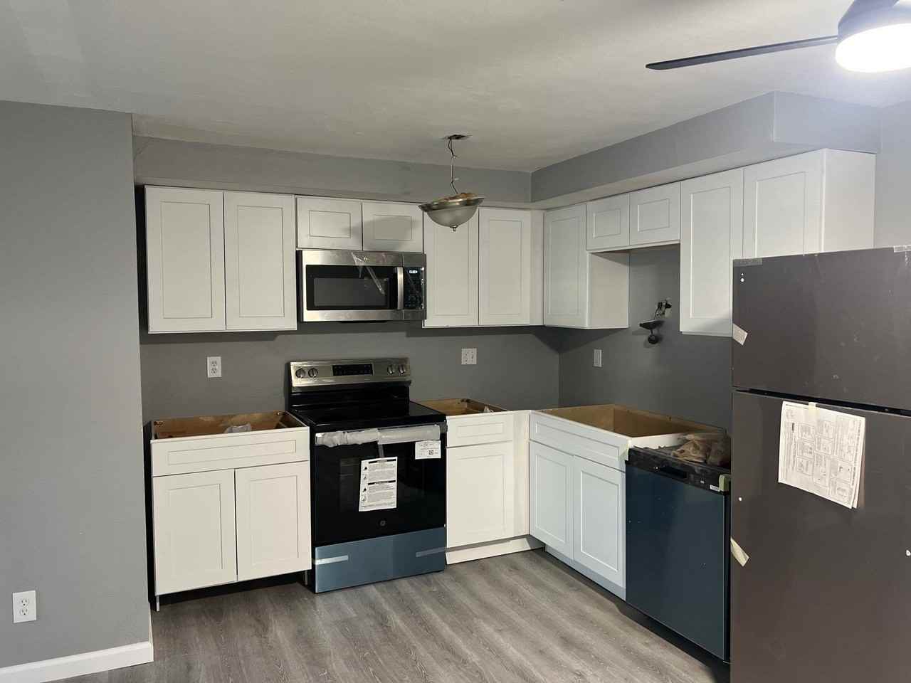 4644 Burkhardt Ave - Photo 4 of 11