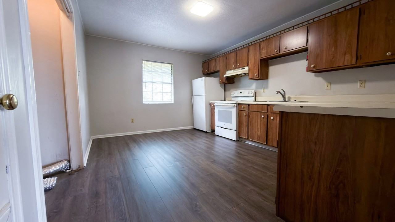 204 Cantal Dr #C - Photo 3 of 11