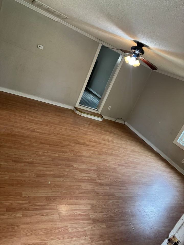 2516 Simpson St - Photo 2 of 5