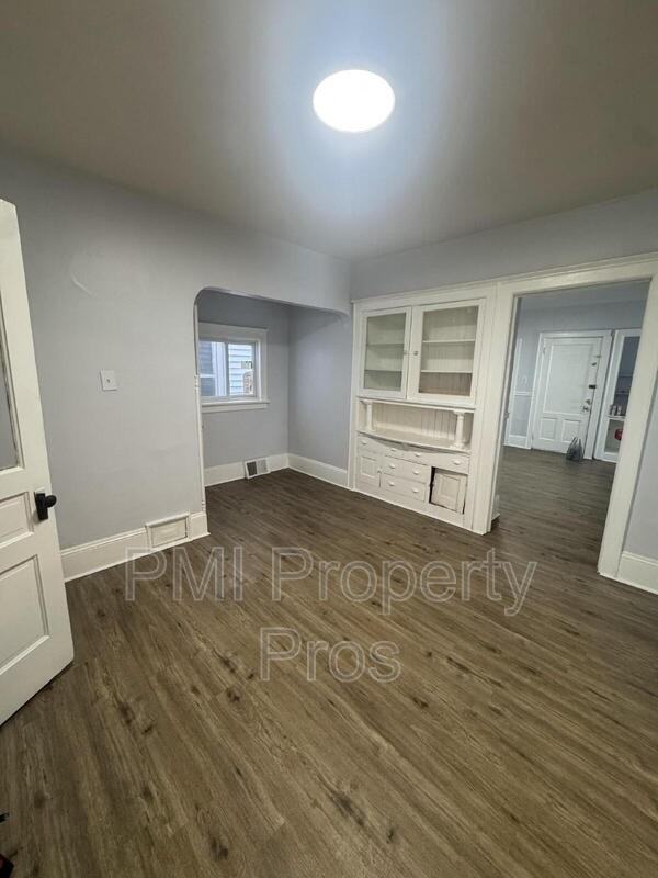 3373 N Richards St - Photo 2 of 9