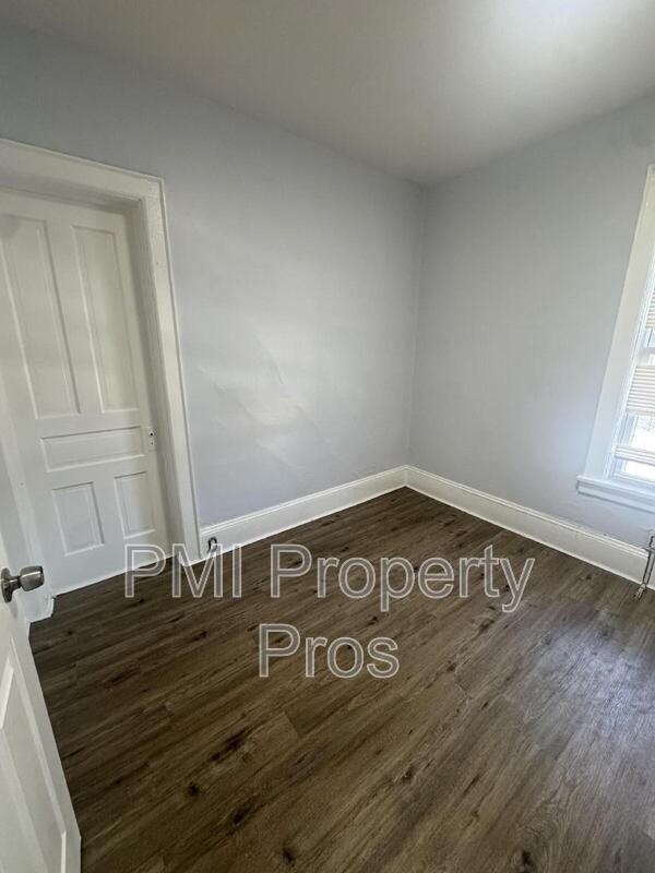 3373 N Richards St - Photo 4 of 9