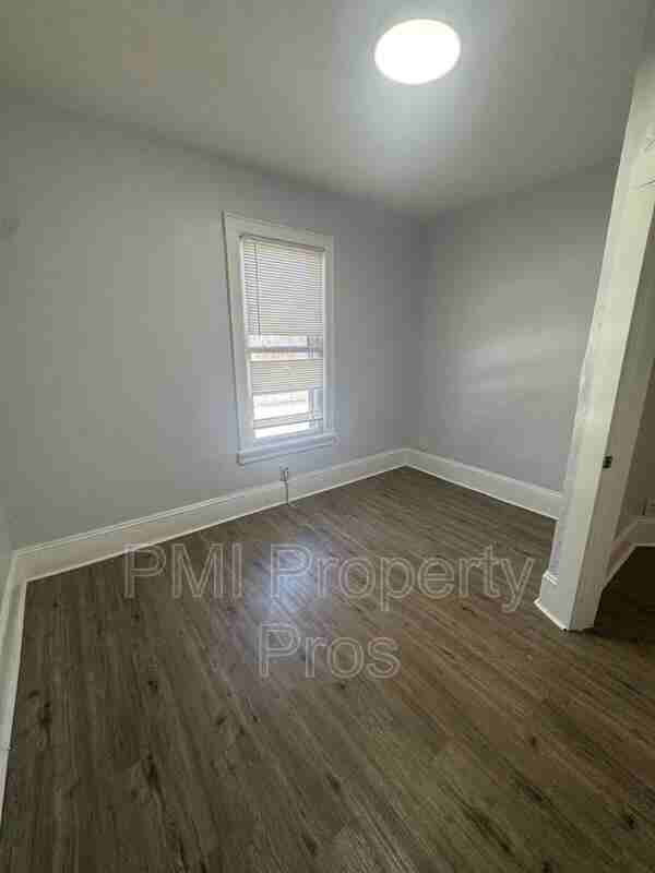 3373 N Richards St - Photo 5 of 9