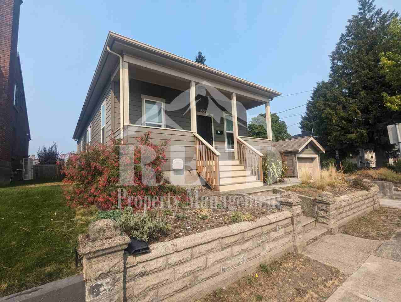 657 Highland Ave - Photo 2 of 23