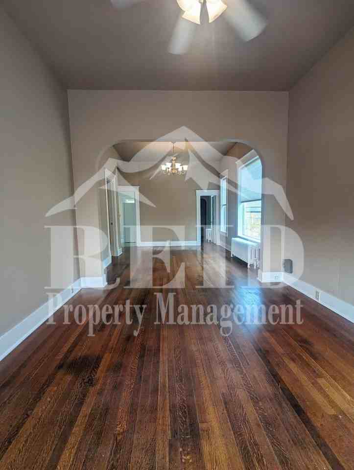 657 Highland Ave - Photo 6 of 23