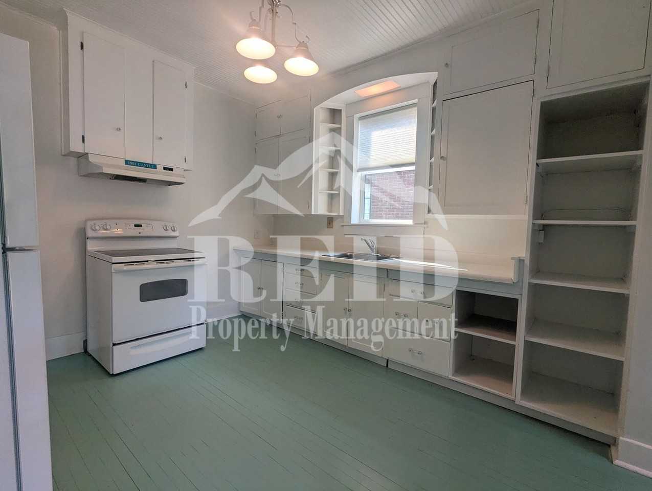 657 Highland Ave - Photo 7 of 23