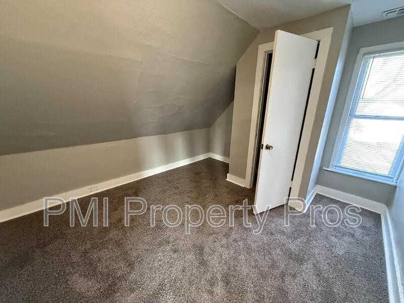 3806 W Rohr Ave - Photo 4 of 25