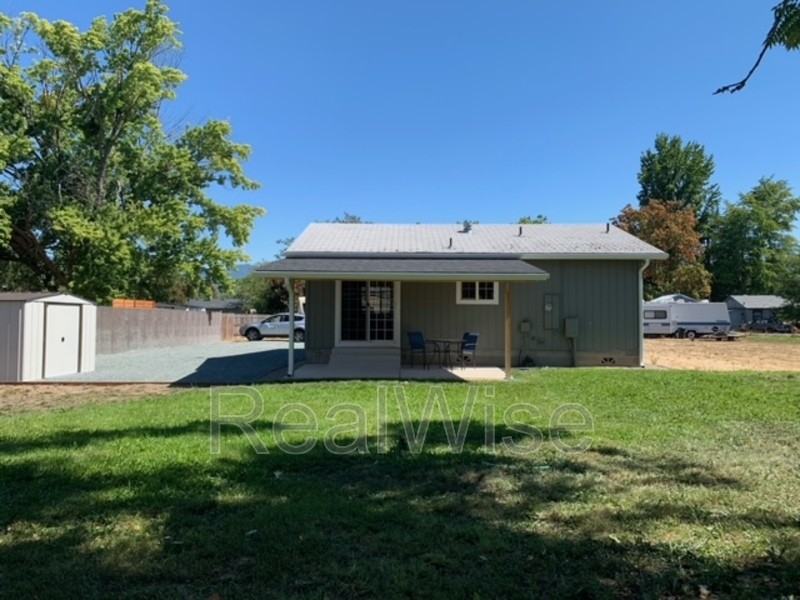 926 1/2 Sw Greenwood Ave - Photo 3 of 34