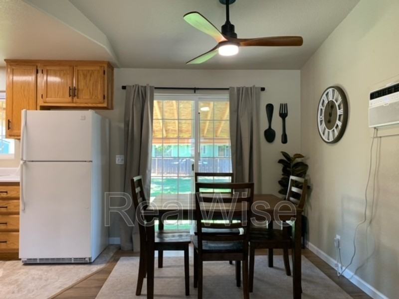 926 1/2 Sw Greenwood Ave - Photo 7 of 34