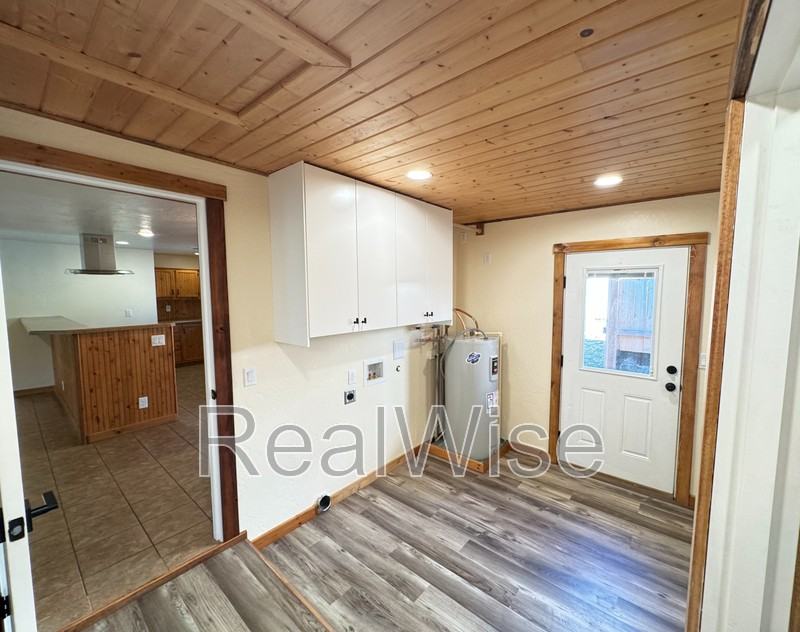 7429 W Evans Creek Rd - Photo 6 of 34