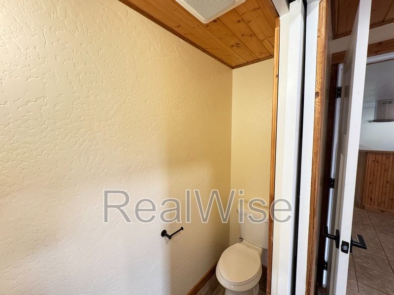 7429 W Evans Creek Rd - Photo 7 of 34