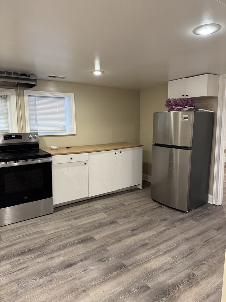 4946 West School Street #G - Photo 5 of 15