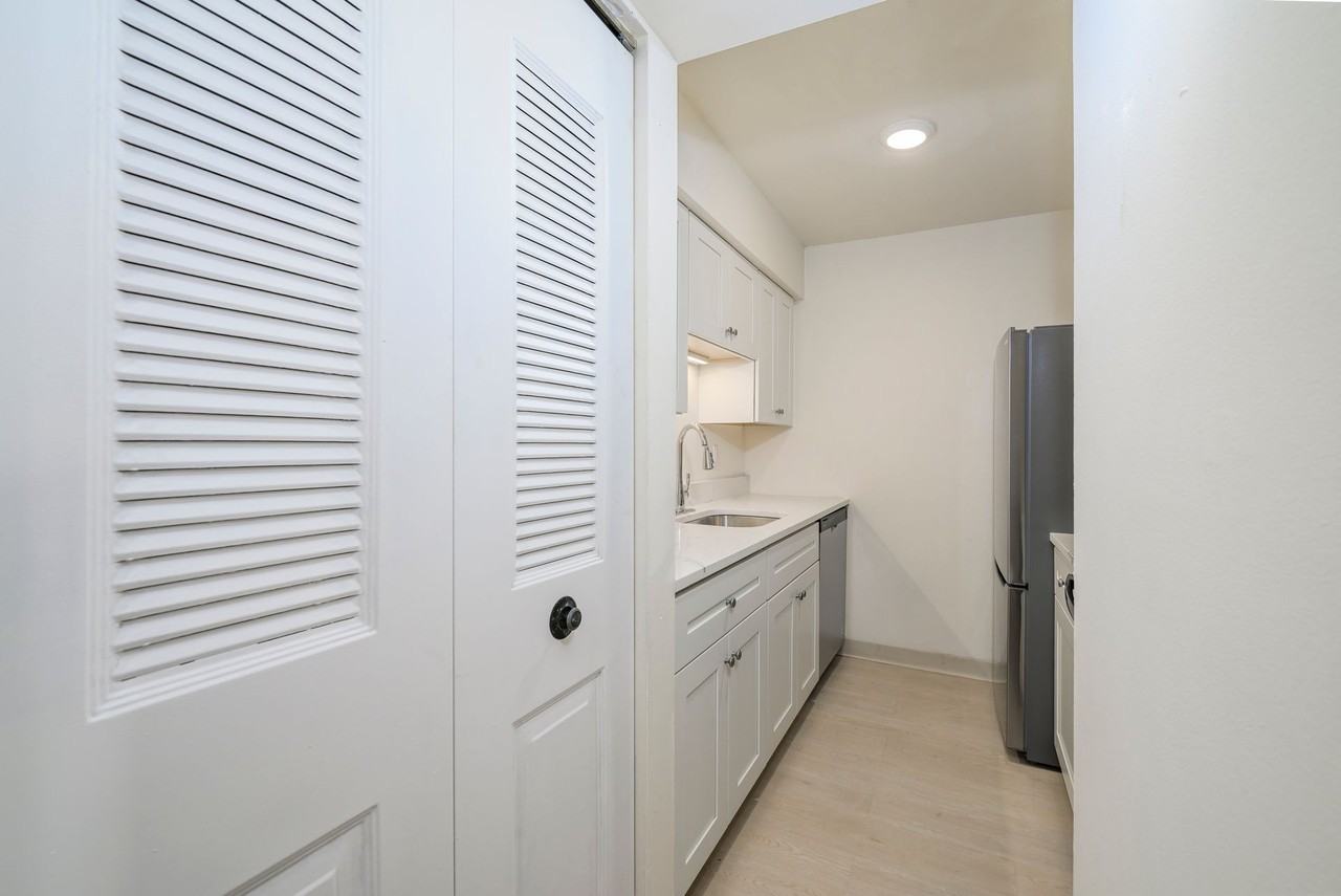 Oak Forest Apartments - Photo 4 of 50