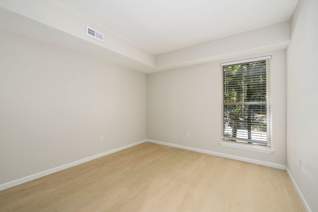 Oak Forest Apartments - Photo 7 of 50