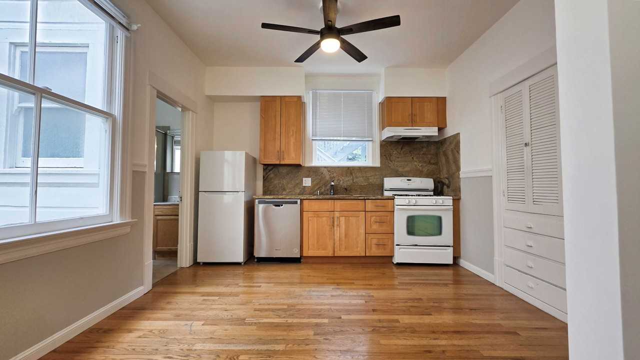 377A Union St - Photo 2 of 6