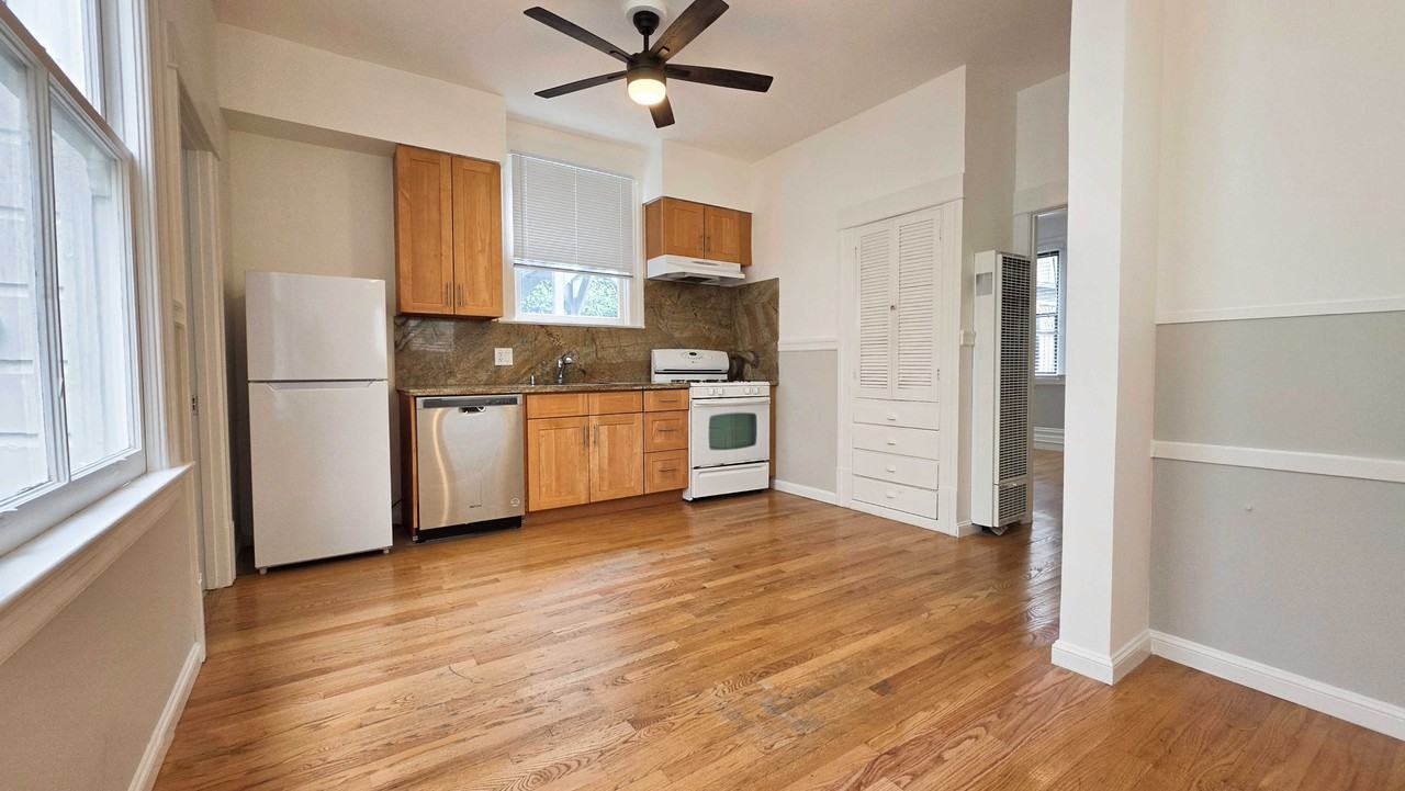 377A Union St - Photo 3 of 6