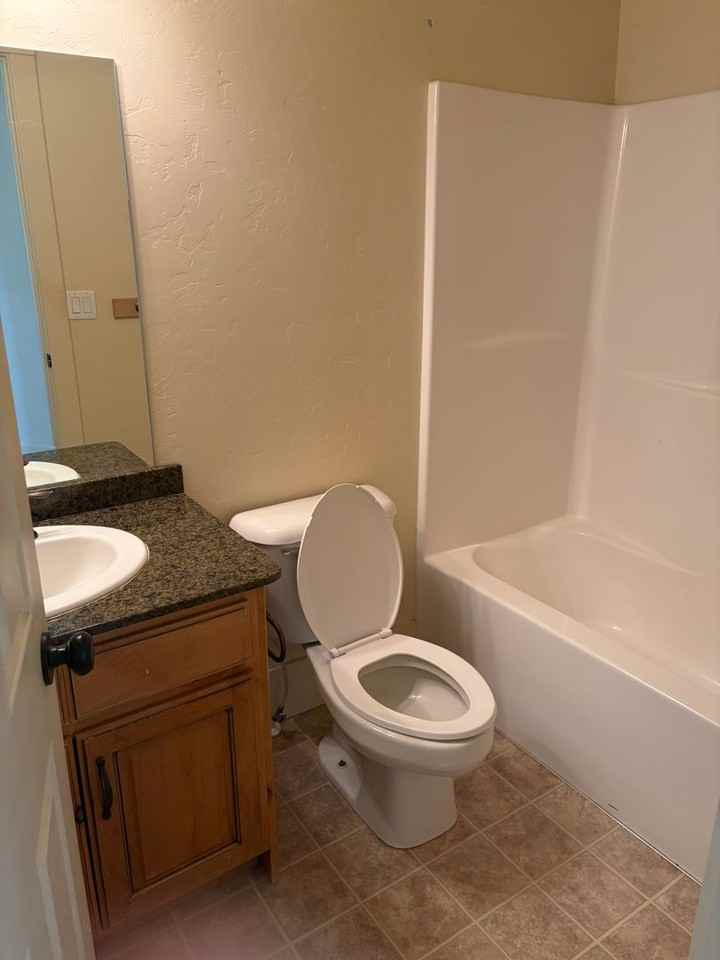 1600 W 560 S - Photo 7 of 13