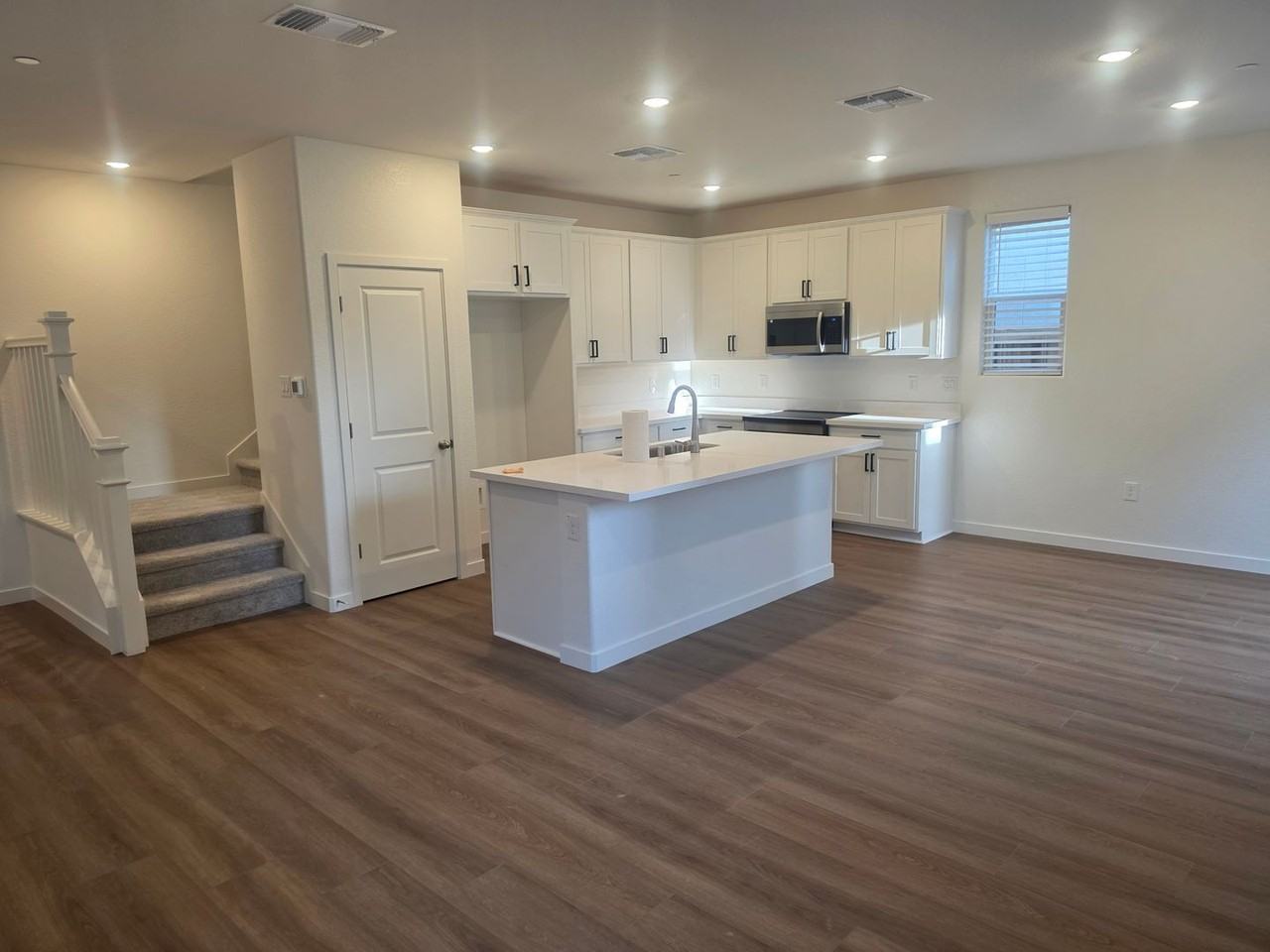 1174 Bengal Loop - Photo 2 of 11