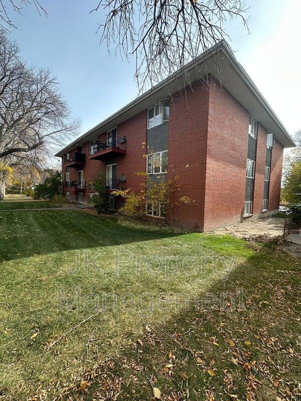 1110 2nd Ave S #04 - Photo 2 of 27